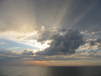 Aurinkokin sanoi meille heihei