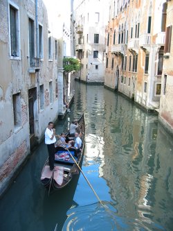 Gondolilla emme tutustuneet Venetsian kanaaleihin.