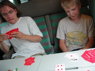 Eivät menneet nekään kortit sitten hukkaan